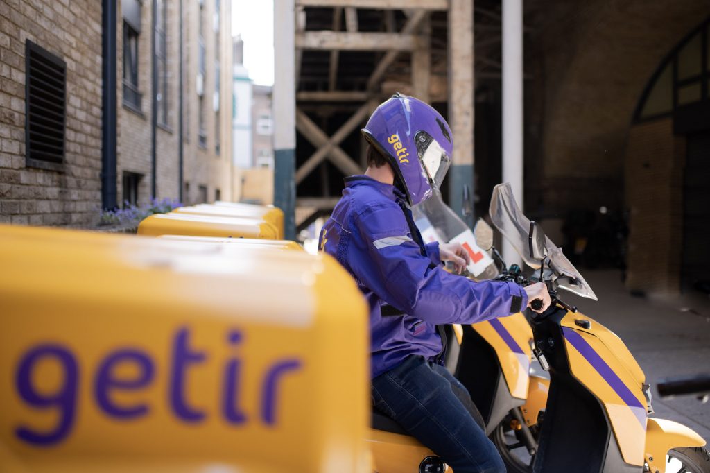 Getir moped delivery driver