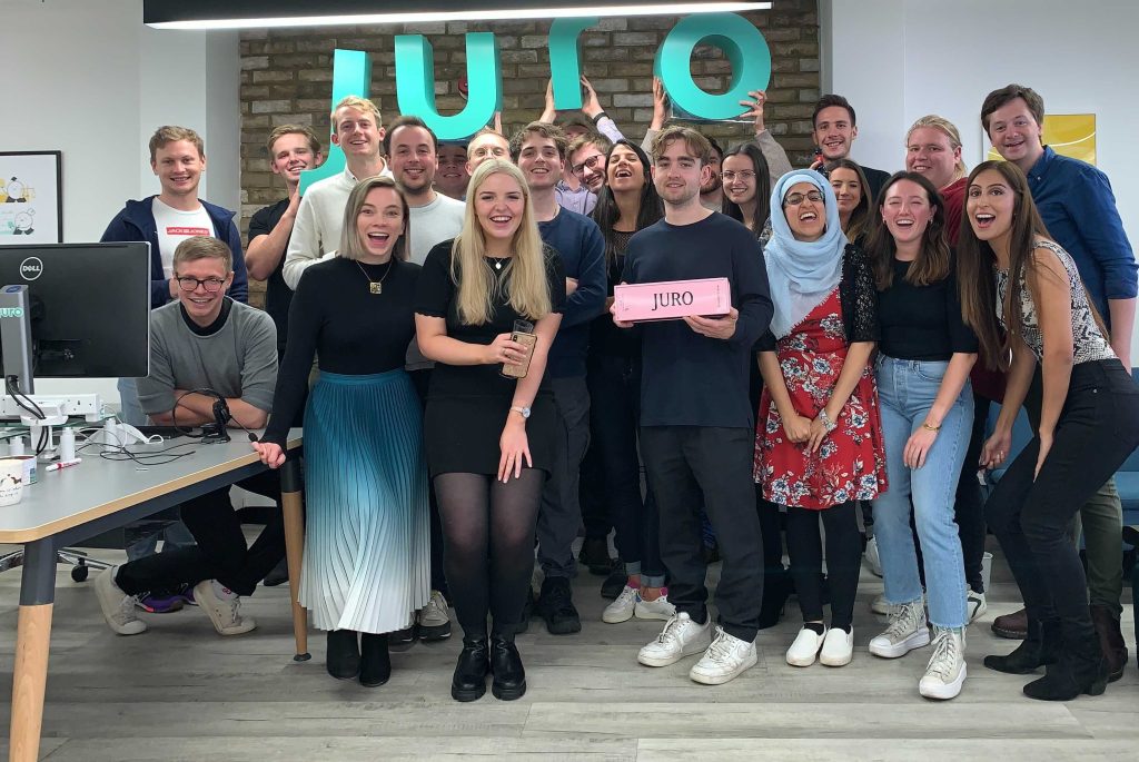 Ein Gruppenfoto des Teams des Vertragsautomatisierungs-Startups Juro